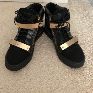 Giuseppe Zanotti
Coby velvet hi-top sneakers